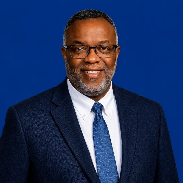 professional-profile-headshot-600×600